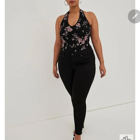 🆕️🌺 1X BLACK FLORAL HALTER TOP - FOXY FIT🌺 - Picture 4 of 6